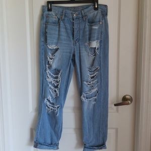 AE Super distressed high waisted Jeans